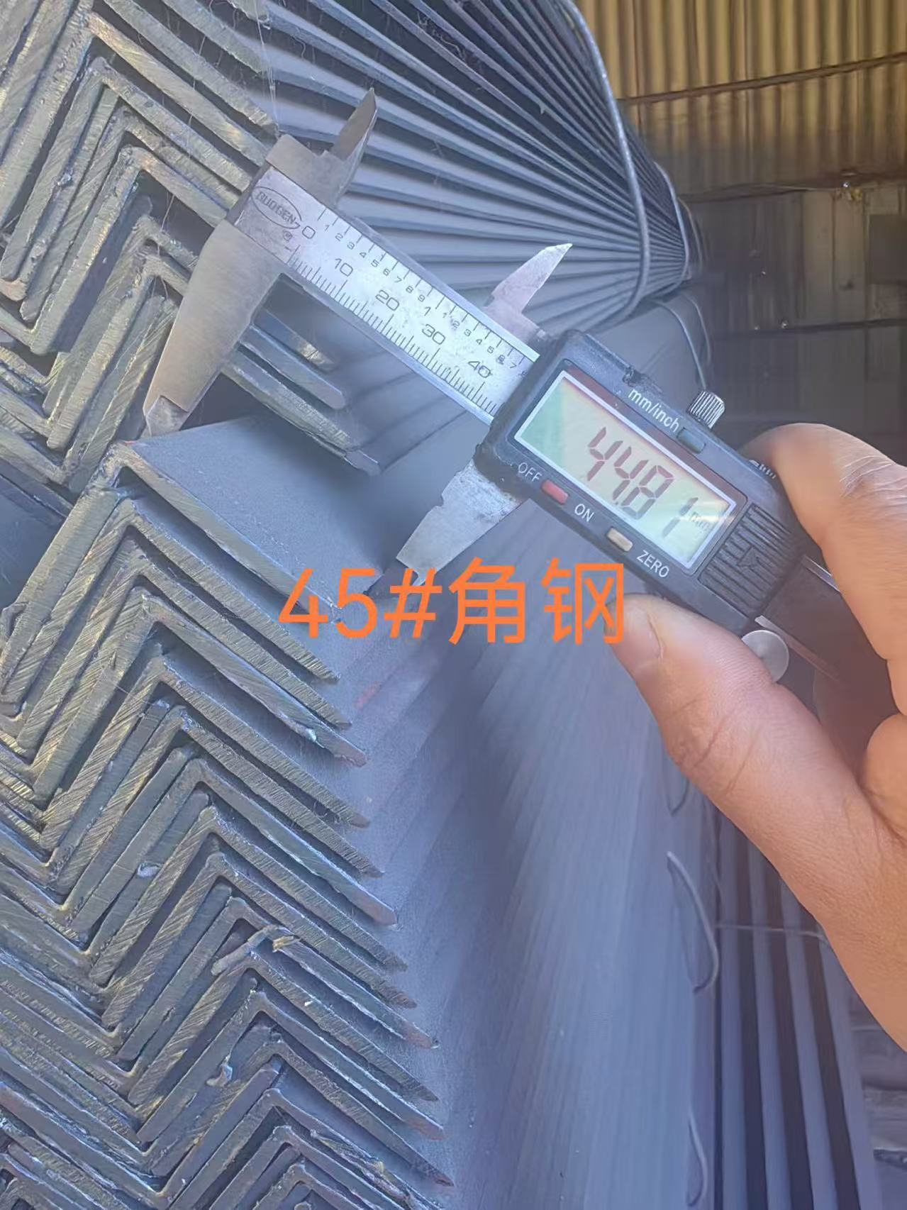 Tianjin Jumin Steel bringt leistungsstarken kunststoffbeschichteten Winkelstahl für den weltweiten Export auf den Markt